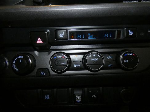 Used 2020 Toyota Tacoma 4x4 Double Cab image 16