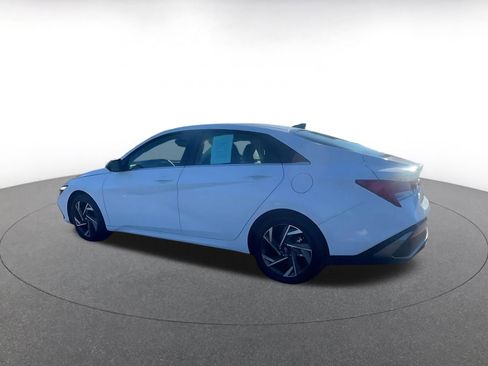 Used 2025 Hyundai Elantra Limited image 10