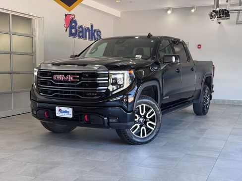 Certified 2024 GMC Sierra 1500 AT4 w/ AT4 Preferred Package AWD/4WD image 2