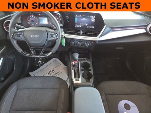 Used 2024 Chevrolet Trax RS w/ Sunroof Package image 2