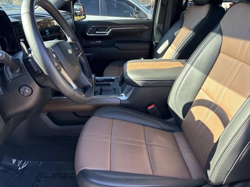 Used 2023 Chevrolet Silverado 1500 High Country w/ Technology Package image 16