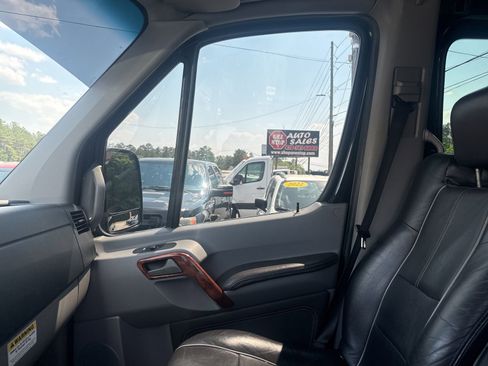 Used 2017 Mercedes-Benz Sprinter 2500 image 7