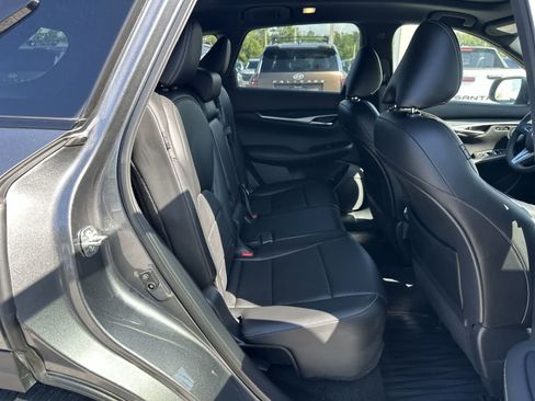 Used 2023 INFINITI QX50 Sport AWD/4WD image 4