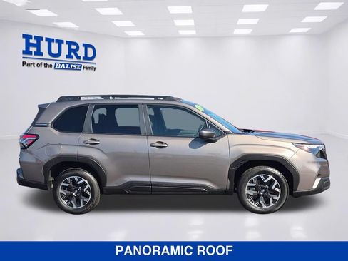 Used 2025 Subaru Forester Premium AWD/4WD image 3