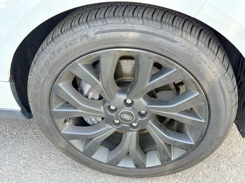 Used 2019 Land Rover Range Rover HSE AWD/4WD image 4