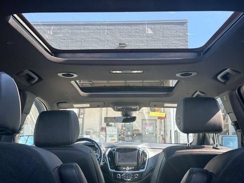 Used 2022 Chevrolet Traverse LT w/ LT Premium Package AWD/4WD image 24