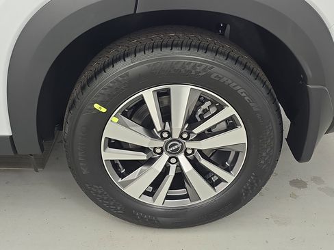 New 2025 Nissan Pathfinder SL w/ Black Appearance Package image 34