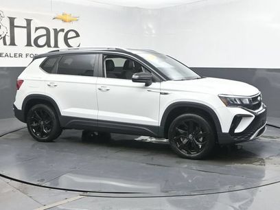 Used 2023 Volkswagen Taos SE w/ Panoramic Sunroof Package