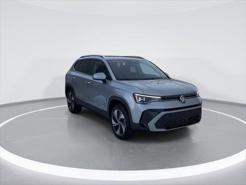 New 2026 Volkswagen Taos SE AWD/4WD image 2