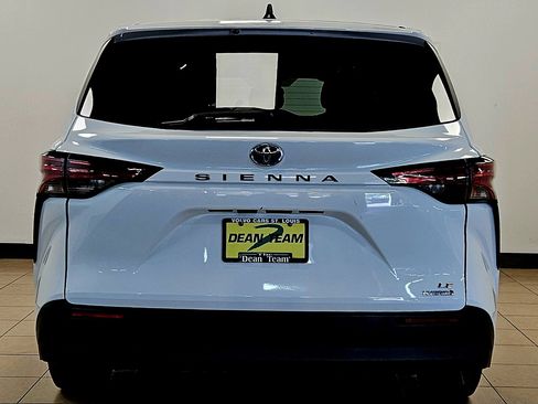 Used 2022 Toyota Sienna LE FWD image 8