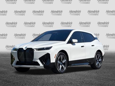 Used 2024 BMW iX xDrive50 w/ Sport Package AWD/4WD image 9