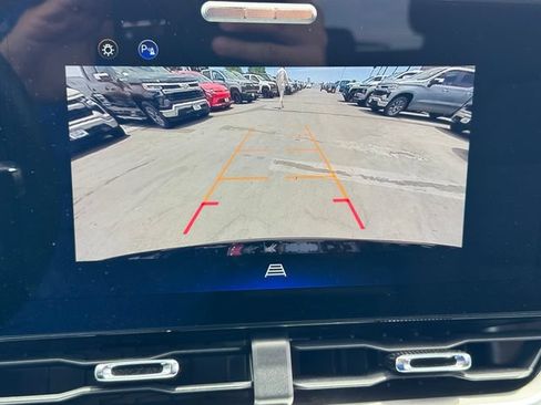 Used 2025 Chevrolet Equinox LT FWD image 18
