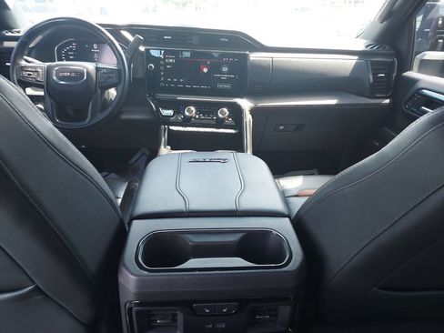 Used 2024 GMC Sierra 2500 AT4 w/ Technology Package AWD/4WD image 10