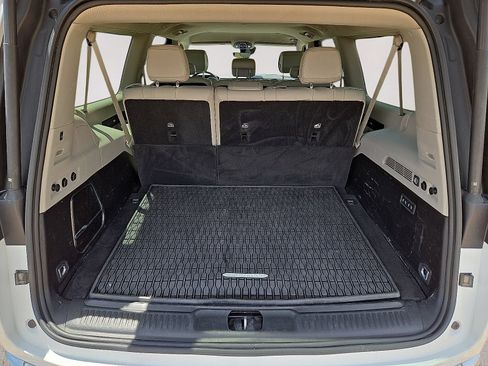 Used 2024 Jeep Wagoneer L Series II w/ Flexible Seating Group RWD image 12