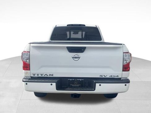 Used 2018 Nissan Titan SV w/ SV Convenience Package image 11