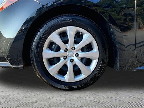 Used 2022 Toyota Corolla LE FWD image 11