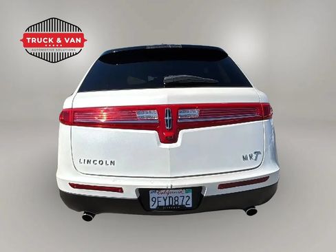 Used 2019 Lincoln MKT AWD image 4