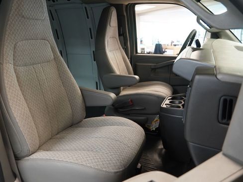New 2026 Chevrolet Express 2500 RWD image 28