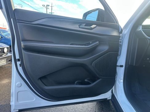 Used 2023 Jeep Grand Cherokee L Laredo image 9