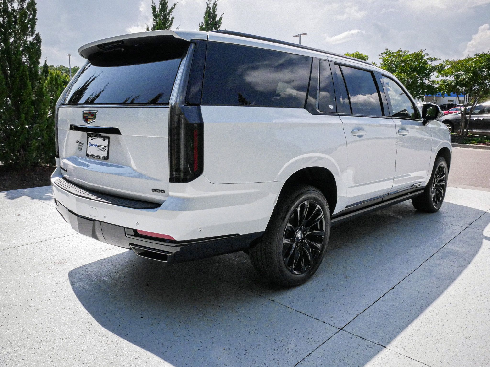 Used 2026 Cadillac Escalade ESV Sport w/ LPO, ONYX Package AWD/4WD image 10