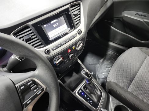 Used 2022 Hyundai Accent SE image 27