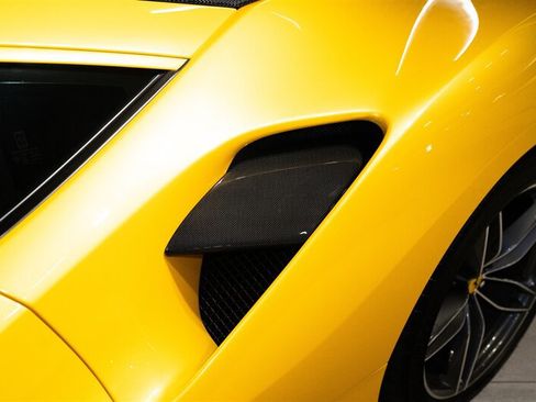 Used 2016 Ferrari 488 GTB RWD image 11