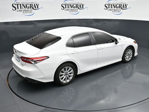 Used 2020 Toyota Camry LE image 15