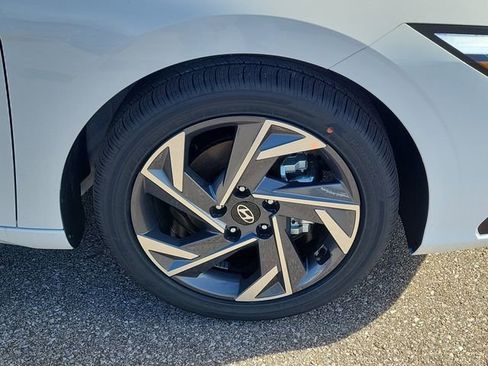 New 2026 Hyundai Elantra Limited FWD image 5