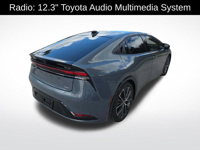 Used 2024 Toyota Prius XLE FWD image 4
