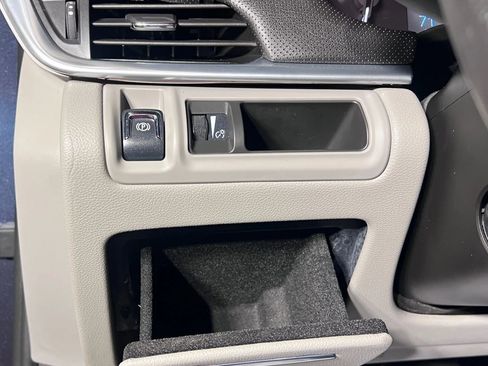 Used 2013 Cadillac XTS Luxury w/ Driver Awareness Package image 40