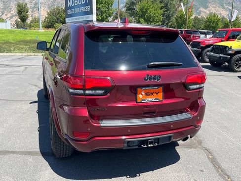 Used 2022 Jeep Grand Cherokee Laredo X AWD/4WD image 11