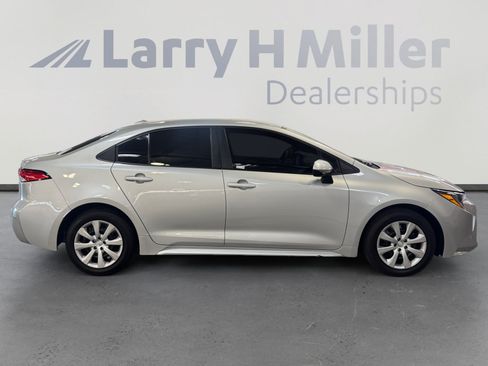 Used 2025 Toyota Corolla LE FWD image 6
