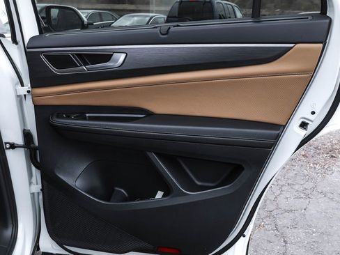 Used 2025 Volkswagen Atlas Cross Sport SE image 30