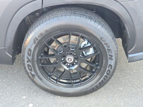 Used 2023 Toyota Highlander XLE image 42