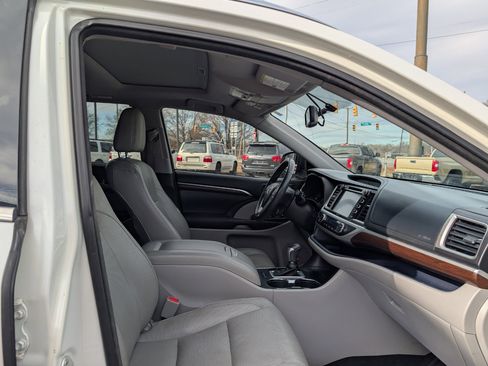 Used 2015 Toyota Highlander Limited image 21