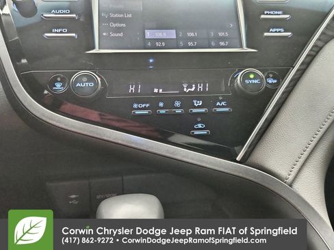 Used 2018 Toyota Camry XLE image 26