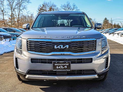 Certified 2022 Kia Telluride LX image 2