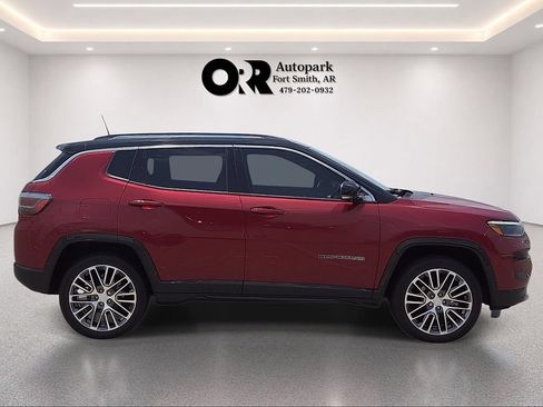 Used 2022 Jeep Compass Limited w/ Elite Group AWD/4WD image 6