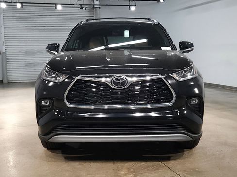 New 2026 Toyota Highlander Platinum AWD/4WD image 2