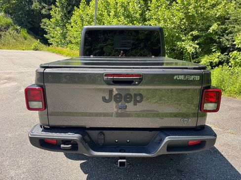 Used 2025 Jeep Gladiator Overland AWD/4WD image 7