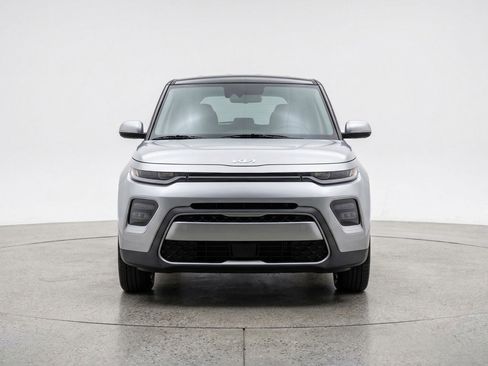 Used 2025 Kia Soul LX w/ LX Technology Package image 2