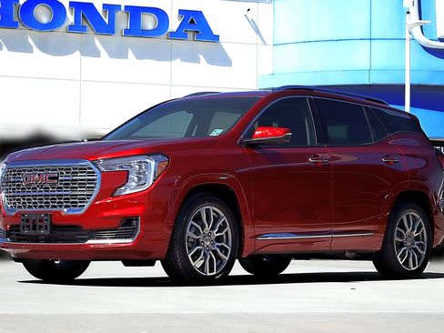 Used 2024 GMC Terrain Denali w/ Denali Premium Package AWD/4WD image 1
