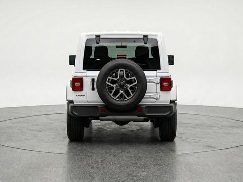 Used 2025 Jeep Wrangler Sahara image 7
