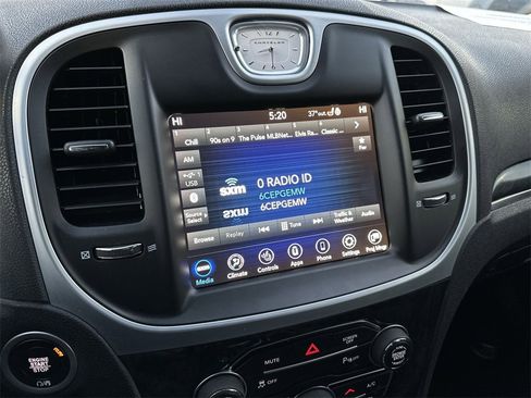 Used 2023 Chrysler 300 Touring L w/ Comfort Group image 16