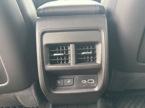 Used 2025 Cadillac XT4 Sport FWD image 26