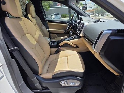Used 2017 Porsche Cayenne S AWD/4WD image 21