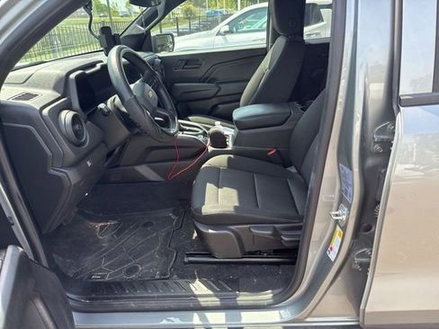 Used 2025 Chevrolet Colorado W/T image 5