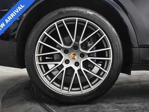 Used 2023 Porsche Cayenne Platinum Edition image 33