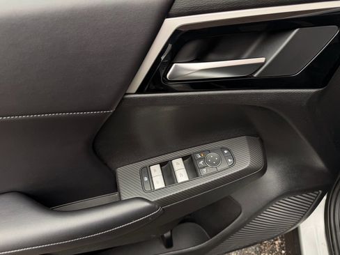 Used 2024 Mitsubishi Outlander SE image 17