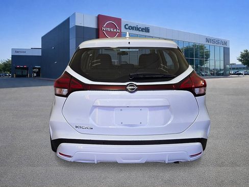 New 2025 Nissan Kicks Play S image 4